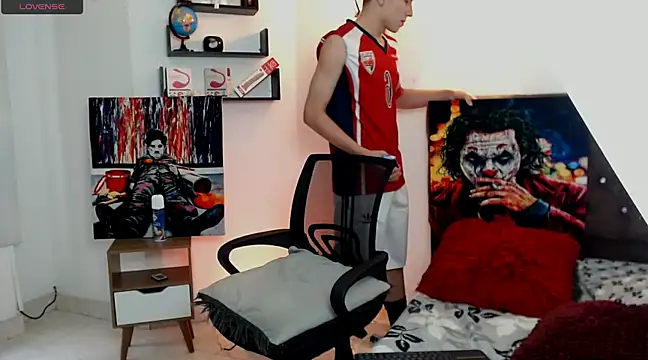 Snapshot of flowers18 chatting on March 2025 10:17:02 PM flowers18 online show from March 2025 10:17:02 PM