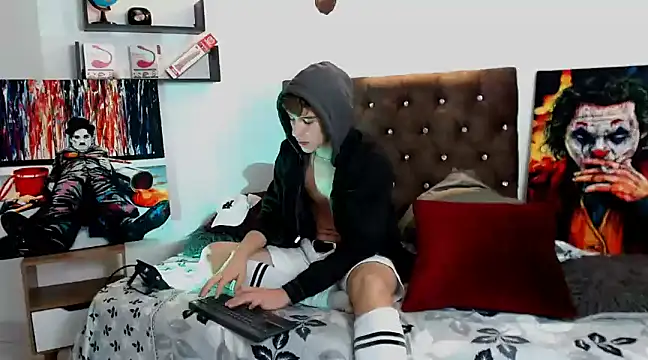 Snapshot of flowers18 chatting on March 2025 09:43:02 PM flowers18 online show from March 2025 09:43:02 PM