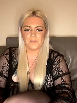 Blondiee3088 online show from December 2024 06:28:02 PM