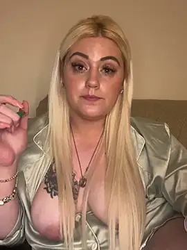 Blondiee3088 online show from February 2025 09:01:01 PM