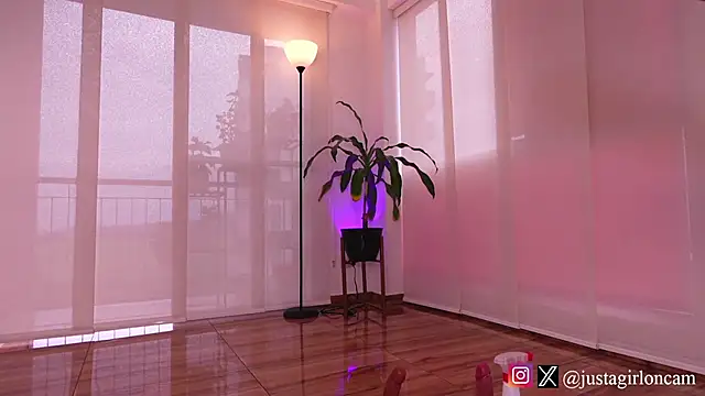 Snapshot of nicollefiorett chatting on February 2025 10:22:01 PM nicollefiorett online show from February 2025 10:22:01 PM