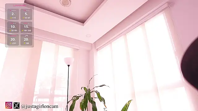 Snapshot of nicollefiorett chatting on February 2025 08:33:02 PM nicollefiorett online show from February 2025 08:33:02 PM