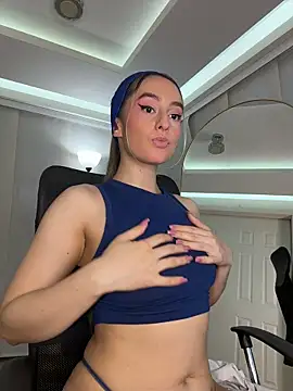 Snapshot of nicollefiorett chatting on October 2025 10:44:02 PM nicollefiorett online show from October 2025 10:44:02 PM