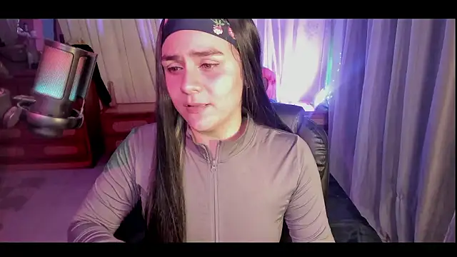 Snapshot of isabelacooperr chatting on February 2026 03:27:02 PM isabelacooperr online show from February 2026 03:27:02 PM