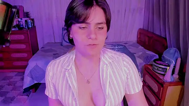 Snapshot of isabelacooperr chatting on June 2026 06:03:02 AM isabelacooperr online show from June 2026 06:03:02 AM