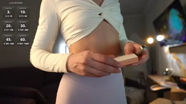 Coconutkittyy online show from April 2026 04:40:02 PM