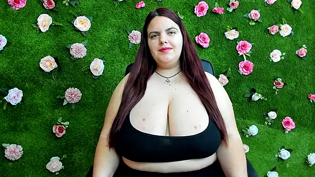 Huge Titties  online show from March 2025 05:09:01 AM