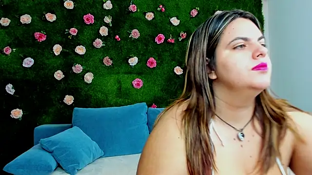 Huge Titties  online show from October 2025 07:14:01 PM