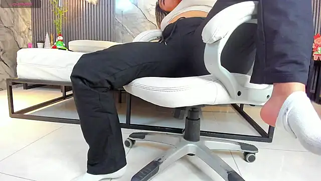 julietha taylor online show from December 2025 03:35:02 AM