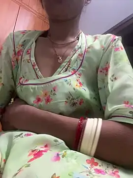 HotRiyacpl online show from December 2025 04:47:02 PM