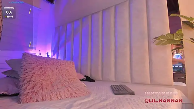 lil hanna18 online show from January 2025 02:42:01 PM