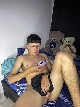 Snapshot of benji_hoter chatting on May 2026 05:35:02 AM benji hoter online show from May 2026 05:35:02 AM