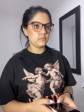 kimberlyhills1 online show from October 2025 06:12:01 AM