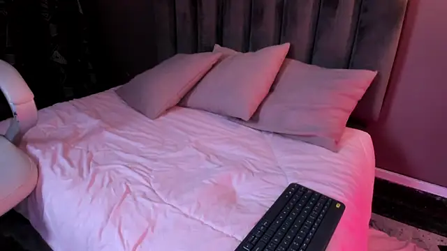 Snapshot of anniemayerx_ chatting on January 2025 03:34:02 PM anniemayerx online show from January 2025 03:34:02 PM