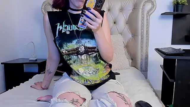 Snapshot of AlexaFoxy18 chatting on December 2024 03:52:02 AM AlexaFoxy18 online show from December 2024 03:52:02 AM