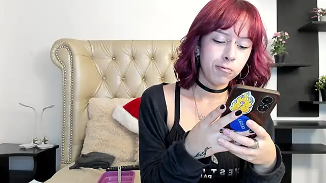 Snapshot of AlexaFoxy18 chatting on December 2024 05:07:02 AM AlexaFoxy18 online show from December 2024 05:07:02 AM