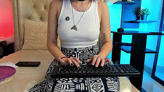 Snapshot of AlexaFoxy18 chatting on December 2024 04:24:01 AM AlexaFoxy18 online show from December 2024 04:24:01 AM