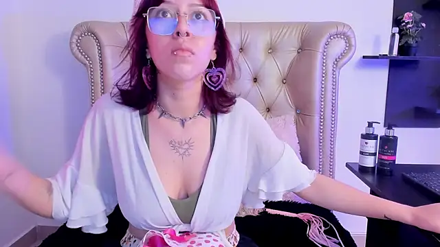 Snapshot of AlexaFoxy18 chatting on January 2025 05:20:02 AM AlexaFoxy18 online show from January 2025 05:20:02 AM