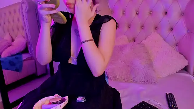 Snapshot of AlexaFoxy18 chatting on January 2025 04:27:01 AM AlexaFoxy18 online show from January 2025 04:27:01 AM