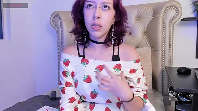 Snapshot of AlexaFoxy18 chatting on February 2025 04:23:01 AM AlexaFoxy18 online show from February 2025 04:23:01 AM