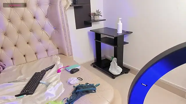 Snapshot of AlexaFoxy18 chatting on February 2025 10:56:02 AM AlexaFoxy18 online show from February 2025 10:56:02 AM