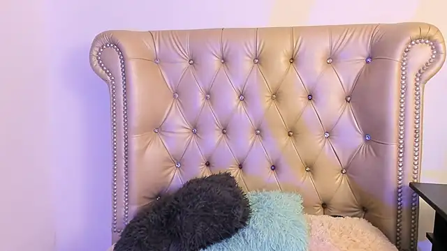 Snapshot of AlexaFoxy18 chatting on February 2025 08:06:01 AM AlexaFoxy18 online show from February 2025 08:06:01 AM