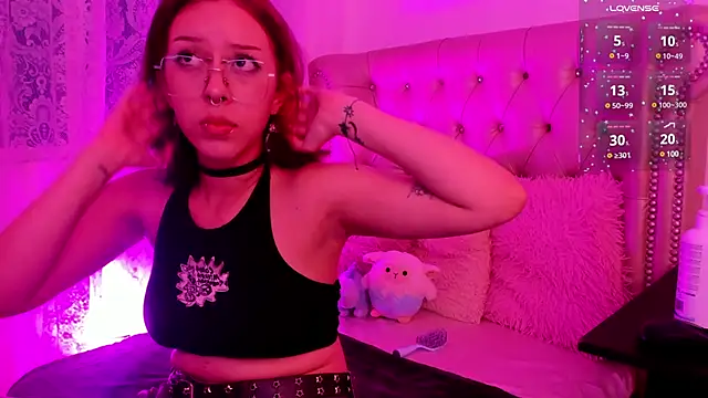 Snapshot of AlexaFoxy18 chatting on March 2025 05:09:02 AM AlexaFoxy18 online show from March 2025 05:09:02 AM