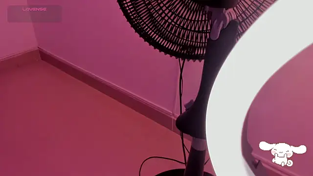 Snapshot of AlexaFoxy18 chatting on March 2025 11:39:02 AM AlexaFoxy18 online show from March 2025 11:39:02 AM