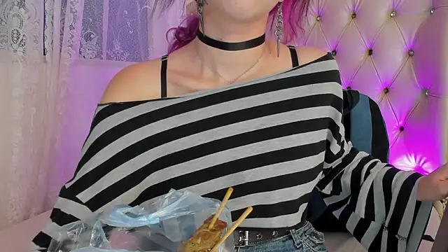 Snapshot of AlexaFoxy18 chatting on September 2025 06:39:01 AM AlexaFoxy18 online show from September 2025 06:39:01 AM