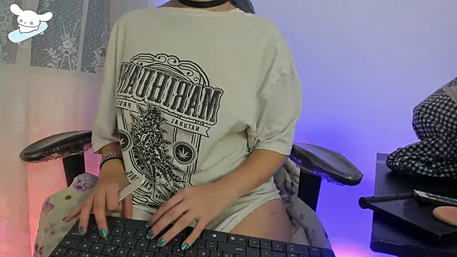 Snapshot of AlexaFoxy18 chatting on October 2025 07:31:02 AM AlexaFoxy18 online show from October 2025 07:31:02 AM