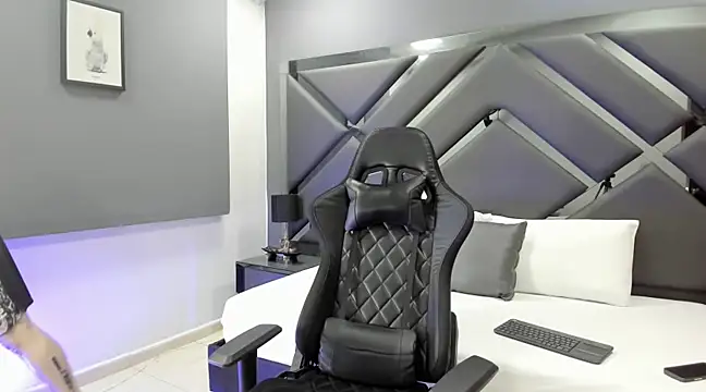 wisdonsenecax online show from December 2024 01:57:02 AM