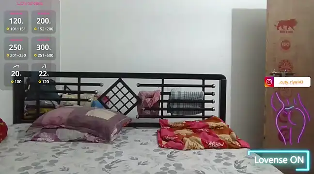 sexy-honey09 online show from March 2025 05:17:02 PM