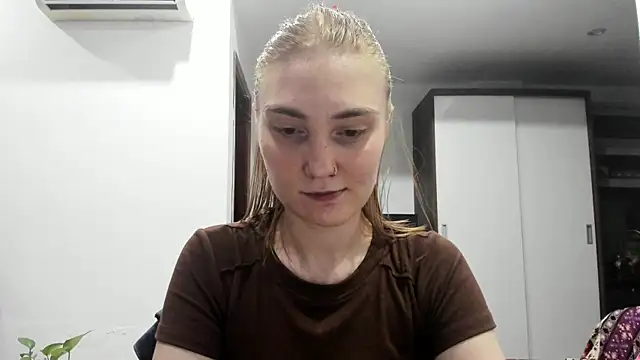 Snapshot of ReddHotPipper chatting on June 2026 04:52:02 PM ReddHotPipper online show from June 2026 04:52:02 PM