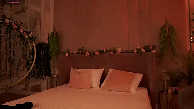 Smiley Mia online show from September 2025 05:06:02 AM