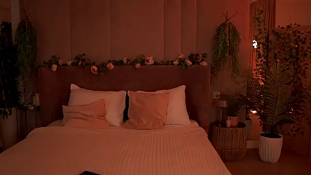 Smiley Mia online show from September 2025 05:09:01 AM