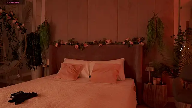 Smiley Mia online show from September 2025 05:09:02 AM