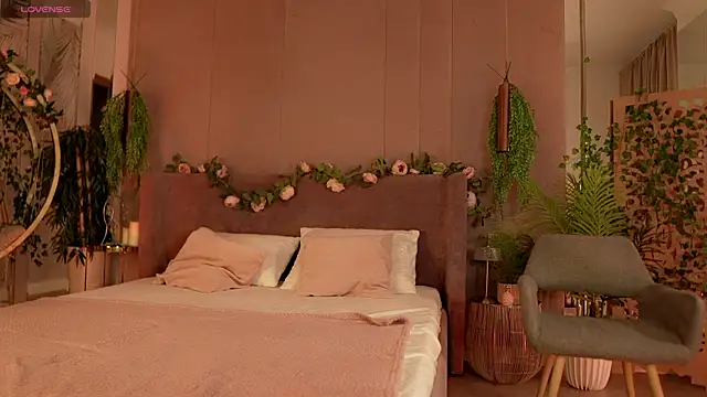 Smiley Mia online show from October 2025 05:19:02 AM