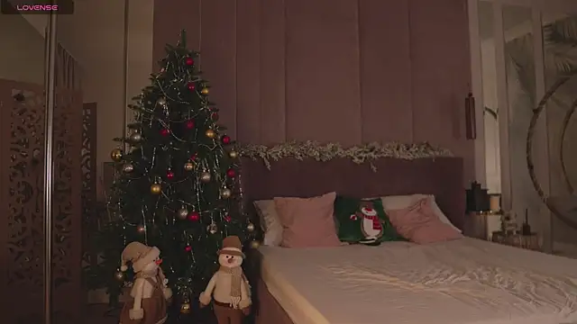 Smiley Mia online show from December 2025 05:02:02 AM