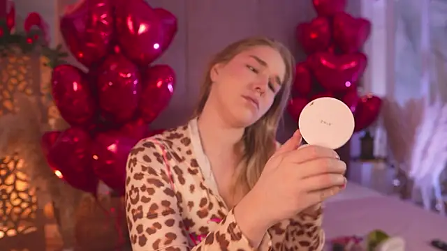 Smiley Mia online show from February 2026 05:08:02 AM