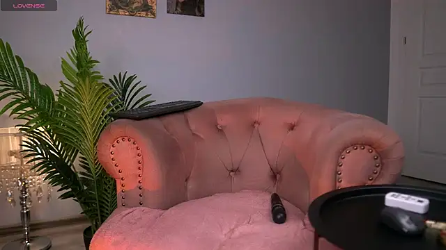 SerenaGrantt online show from October 2025 06:24:01 PM