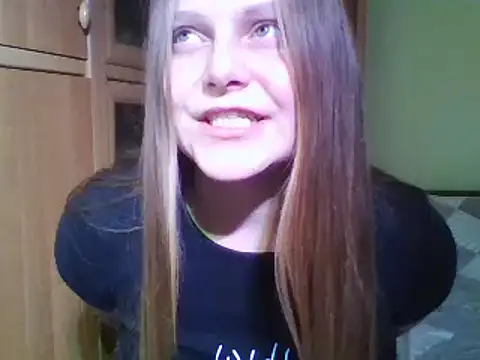 Evasapples online show from December 2024 04:54:01 PM