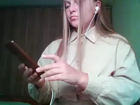 Evasapples online show from September 2025 06:07:01 PM