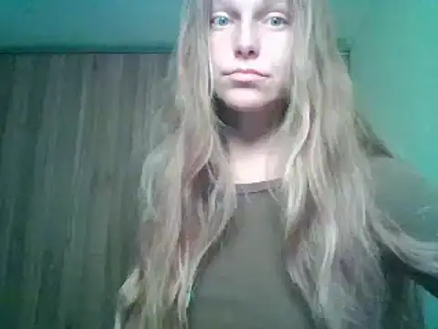 Evasapples online show from September 2025 07:38:01 PM