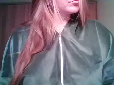 Evasapples online show from October 2025 09:10:02 PM