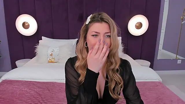 Snapshot of HelenaMorgan chatting on January 2025 06:54:02 PM HelenaMorgan online show from January 2025 06:54:02 PM