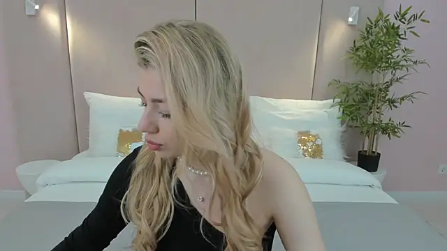 Snapshot of HelenaMorgan chatting on February 2025 03:01:01 AM HelenaMorgan online show from February 2025 03:01:01 AM