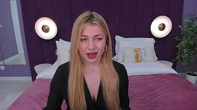 Snapshot of HelenaMorgan chatting on February 2025 09:13:02 AM HelenaMorgan online show from February 2025 09:13:02 AM