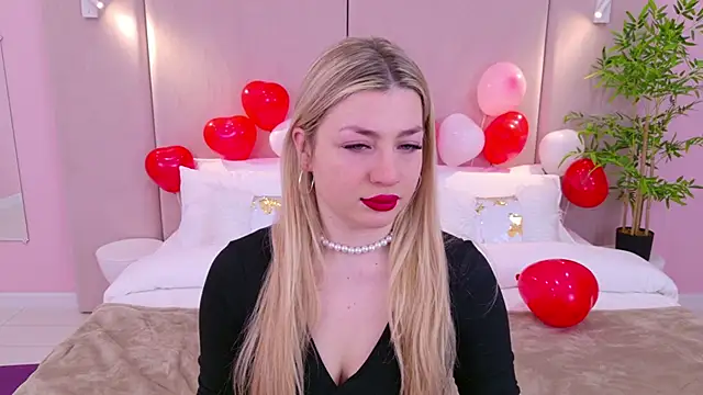 Snapshot of HelenaMorgan chatting on February 2025 06:08:02 AM HelenaMorgan online show from February 2025 06:08:02 AM