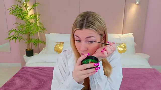 Snapshot of HelenaMorgan chatting on March 2025 03:37:02 AM HelenaMorgan online show from March 2025 03:37:02 AM