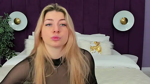 Snapshot of HelenaMorgan chatting on March 2025 03:02:02 AM HelenaMorgan online show from March 2025 03:02:02 AM